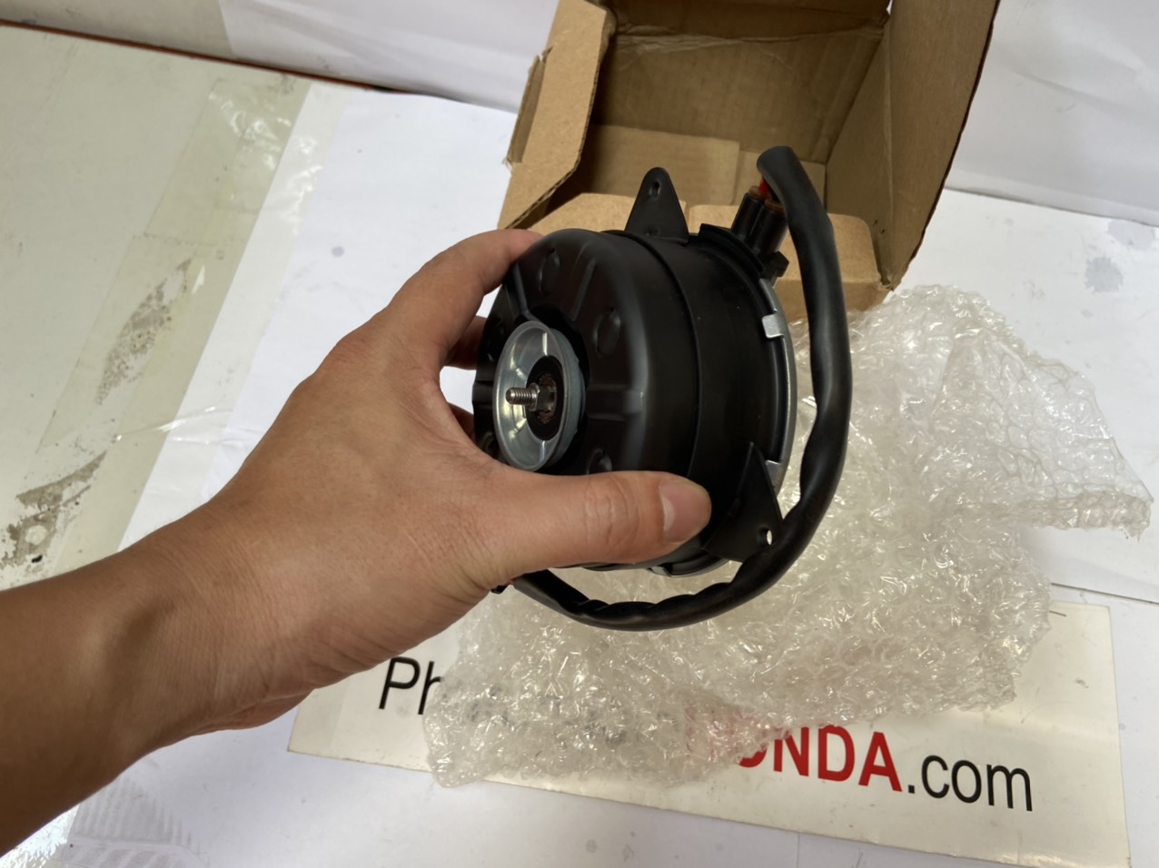 Mô tơ quạt làm mát két nước bên lái xe Honda CRV 2018 đến 2022